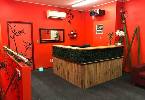 60-Minute Signature Hilot Massage with Banana Leaves, Swedish Massage or Foot & Leg Reflexology Massage for One Person - Option for Two People incl. Cupping - Takapuna Location