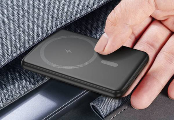 Titan MagCharge Fast 5000mAh Wireless Black Powerbank