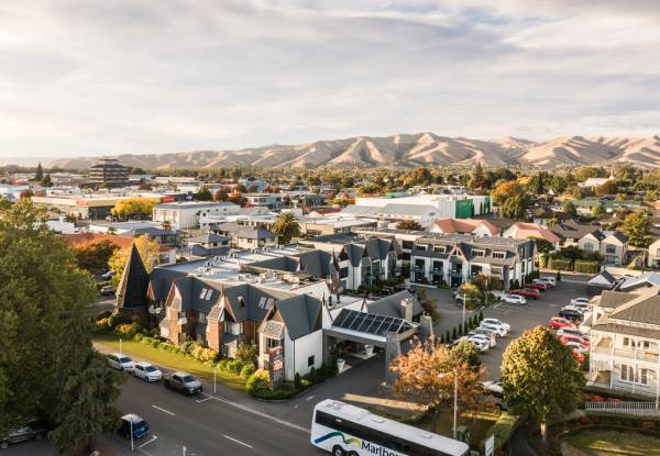 Five-Star Marlborough Hotel Stay for Two People - Options for One-Night Stay in a One-Bedroom Grande Apartment with Private Spa Bath, or Two-Night Stay in a Two-Bedroom Penthouse incl. a Two-Course Dinner at Quench Restaurant & Bar, & Full Daily Breakfast