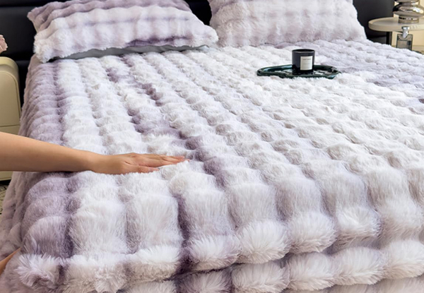 Plush Fitted Sheet incl. Two Pillowcases - Available in Four Colours & Three Sizes