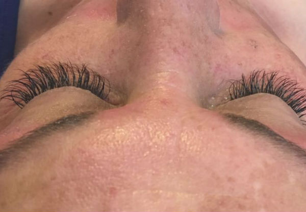 Full-Set of Volume Eyelash Extensions - Option to incl. Eye Contouring Treatment