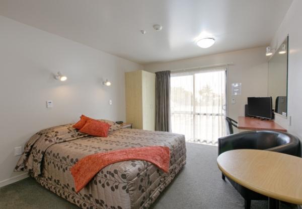One Night Hokitika Stay for Two people in a Studio Room incl. Continental Breakfast - Option for Two Nights