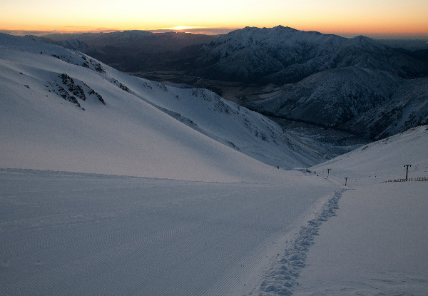 First Timer Learn to Ski or Snowboard Package incl. Equipment, Beginners Lift Pass & Group Lesson - Option for Youth or Adult Pass - 24-Hour Only Flashsale