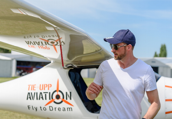 One-Hour Introductory Flying Lesson incl. 20-Minute Briefing and 40-minutes of Flying Time