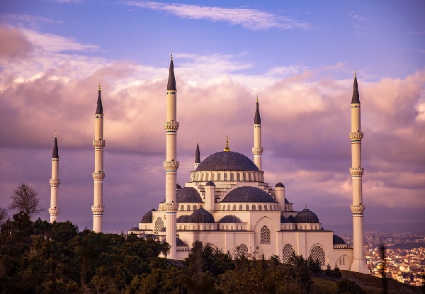 Per-Person, Twin-Share Nine-Night Tour of Turkey incl. Daily Breakfast, Four-Star Hotel Accommodation, Local Guide & Historical Sightseeing