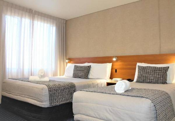 One-Night Stay at Ventura Inn & Suites Hamilton for Two People incl. Breakfast - Option for Standard Studio & Standard Suite
