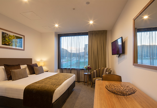 Three-Night Stay in Queenstown for Two People incl. Parking & WiFi - Option for Studio Apartment or One-Bedroom Apartment