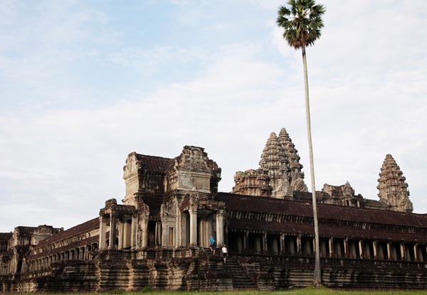 Per-Person, Twin-Share Five-Night Highlights of Cambodia Tour incl. Transfers, Boat Trip to the Floating Village, Entrance Fees, Sightseeing & English Speaking Guide