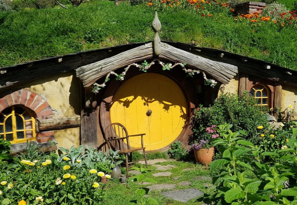 Hobbiton Movie Set Guided Tour incl. Travel from Auckland for One Person - Option for up to Four People