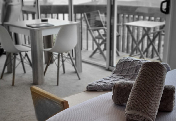 Kaka Point Luxury Spa Stay for Two People incl. Late Checkout & Continental Breakfast - Option for Two or Three-Night Stay