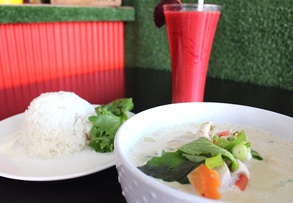 Large Tango Salad, Thai Curry or Wrap incl. Smoothie or Freshly Squeezed Juice