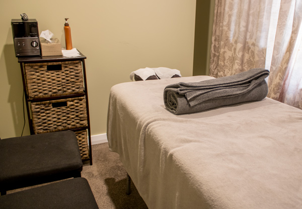 One-Hour Remedial, Relaxation or Deep-Tissue Massage for One Person incl. Return Voucher