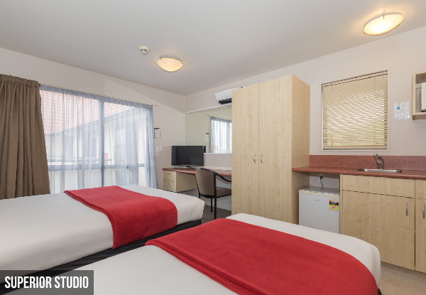 One Night Oamaru Stay for Two People incl. Complimentary Car Park & WiFi - Options for a Compact or Superior Studio