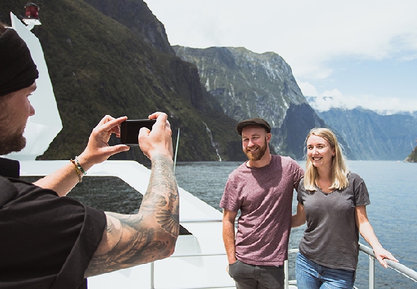 Enjoy the Milford Sound from Te Anau with a One-Night Stay for Two People plus a JUCY Luxury Milford Sound Cruise & Coach Tour incl. Breakfast & Picnic Lunch - Option for Two-Night Stay