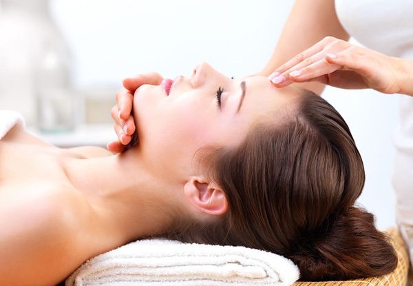 60-Minute Deluxe Manuka Honey Facial incl. Brow Shape, Brow & Eyelash Tint & Face, Shoulder & Neck Massage