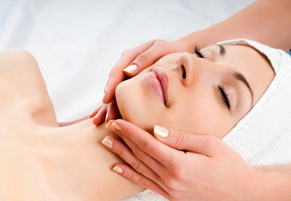 Deluxe Pamper Package incl.
30-Minute Facial, 30-Minute Massage & Eye Trio