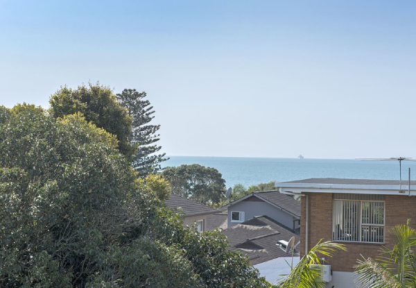 One Night Deluxe Studio Stay for Two at Carnmore Hotel Takapuna incl. WiFi, Parking, & Late Check Out - Options for Two Nights & Deluxe Spa Studio or Deluxe Trois