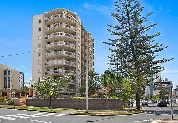 Per-Person, Quad-Share Surfers Paradise Break for Five-Nights with a Two Bed Apartment incl. Drink on Arrival & Spa Access - Option for Seven Nights & Twin Share One Bed Available