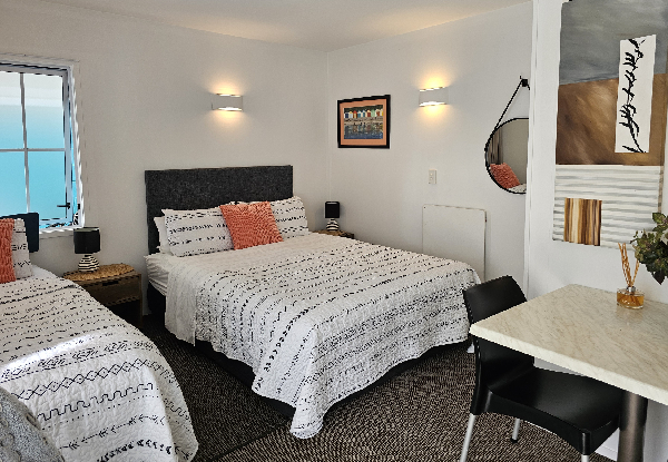 One-Night Whitianga Getaway for Two People in an En-Suite Queen Room incl. Discounts on Local Eatery Places & Boat Activities - Options for Two or Five-Nights Stay, Three People or a Family of Four, Twin Room or Family Unit