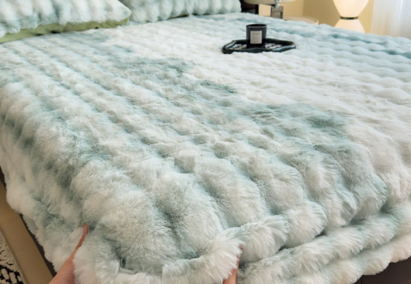 Plush Fitted Sheet incl. Two Pillowcases - Available in Four Colours & Three Sizes