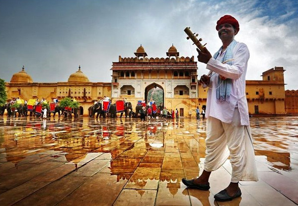 11-Day Per-Person, Twin-Share Luxury Tour of India incl. Five-Star Accommodation, Breakfast, Domestic Flights, Boat & Jeep Ride