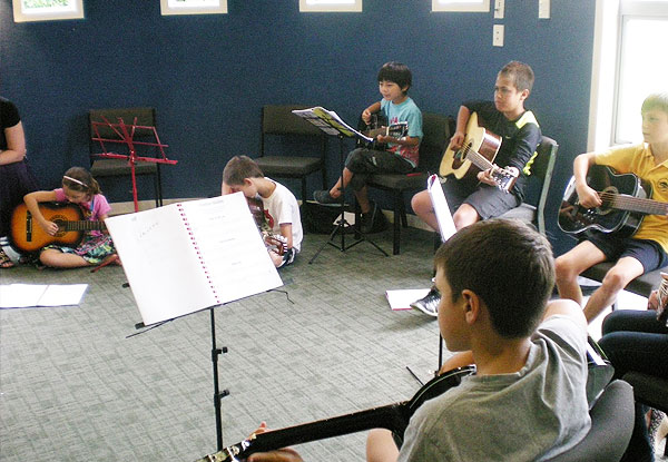 10 One-Hour Beginner Guitar Lessons incl. a Guitar, a Music Score Bag & Registration