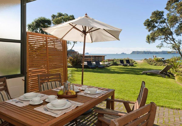 Coromandel Beachfront Break for Two People incl. Late Checkout, Free Wifi, & Use of Kayaks, Beach Bar, BBQ & Spa Pool - Options for Two- or Three-Night Stay