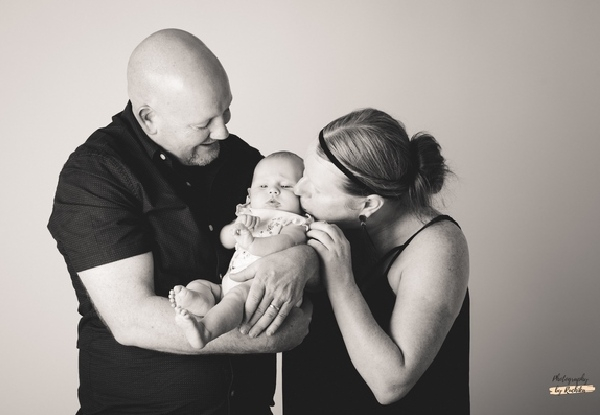 45-Minute Family Studio Photoshoot Session incl. a Framed A4 Print - Option for up to 120 Minutes incl. a Framed A3 Print