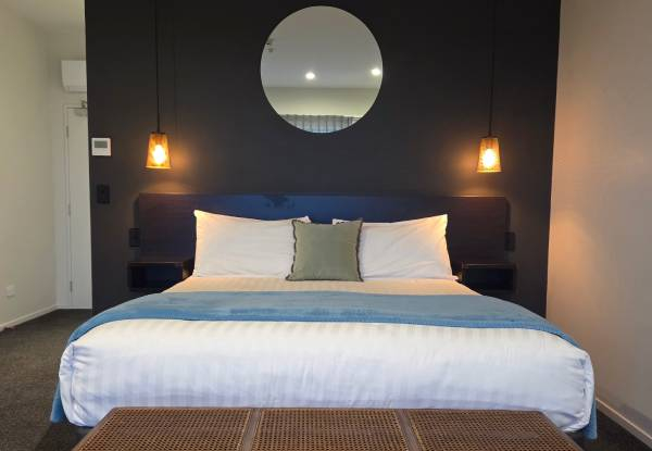 One-Night Koura Bay Golf Resort Winter Wonder Special - Kaikoura Stay for Two People in a Fabulous Five-Star Executive Room incl. Breakfast