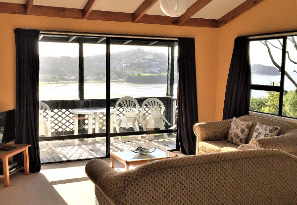 One-Night Paihia Escape for Two in a Ocean View One-Bedroom Apartment - Options for Two or Three Nights & for Three or Four People. All Options incl. Wifi & Late Checkout