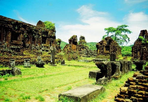 Per-Person, Twin-Share 16-Day Tour of Vietnam & Cambodia incl. Accommodation, Domestic Airfares, Meals & More