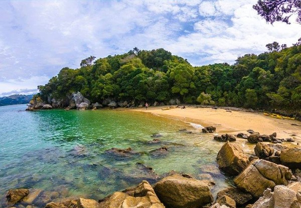 Abel Tasman Three-Day Classic Fully Guided & Catered Kayak Experience for One Person incl. Water Taxi, All Meals, Guide, Camping Accomodation & More