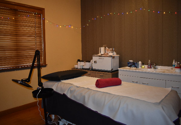 Unique Pamper Package incl. Foot Soak, Back Massage & Facial - Option for Luxury Pamper Experience incl. Foot Soak, Full Body Massage & Facial