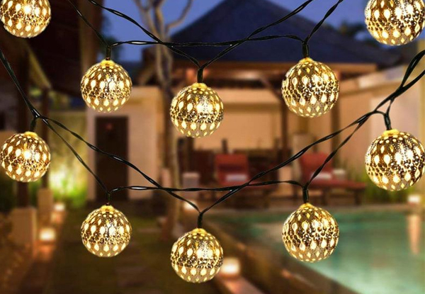 20-LED Moroccan Globe Ball Solar Fairy String Lights - Two Colours Available