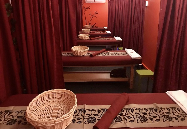 60-Minute Session Full Body Hilot Massage incl. Head-to-Toe Massage with Massage Oil - Option for Couples Massage incl. Ventosa Cupping - Valid Monday to Friday