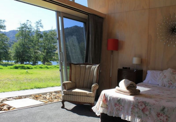 One-Night Stay in a Premium Bedroom for Two at Hakarimata Lodge incl. Late Checkout - Option for Two Nights Available