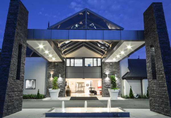 Five-Star Marlborough Hotel Stay for Two People - Options for One-Night Stay in a One-Bedroom Grande Apartment with Private Spa Bath, or Two-Night Stay in a Two-Bedroom Penthouse incl. a Two-Course Dinner at Quench Restaurant & Bar, & Full Daily Breakfast