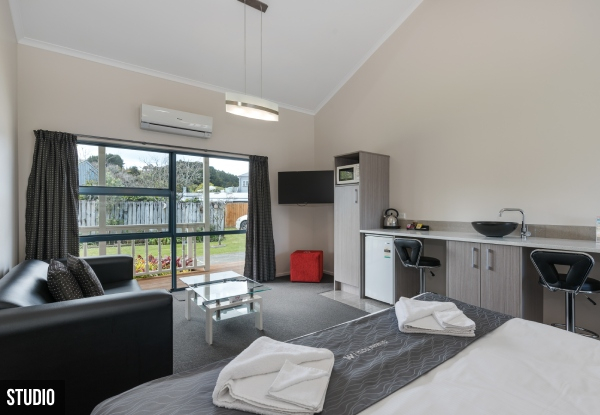 Two-Night Matakana Stay in a Studio Unit for Two People incl. Late Check Out, WiFi, Parking & 10% Discount Voucher for the Matakana Village Pub - Option for Two-Bedroom Unit for up to Four People - Valid Sunday to Thursday