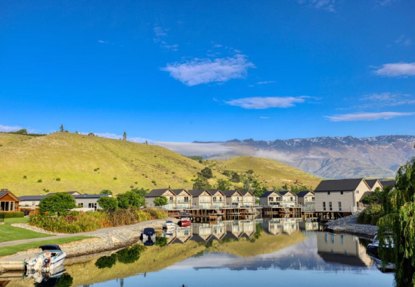 Luxury 5-Star Lakeside Stay for 2 at Marsden Lake Resort Cromwell in a Superior Double Lake view Room incl. Daily Cooked Breakfast, Welcome Drinks, Early Check in, Late Checkout, WiFi & Free Parking - Option for Two Nights