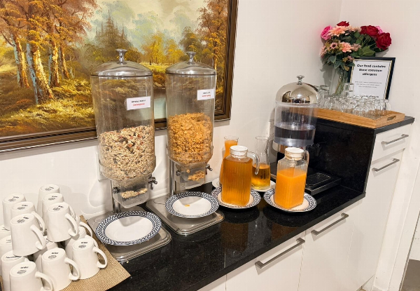 One-Night, 4 Star Auckland City Centre Stay for Two People in a One-Bedroom Suite incl. Buffet Breakfast & Late Checkout - Options for Two or Three Nights