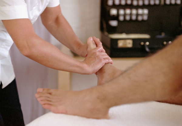 One-Hour Runner Healing Sports Leg & Reflexology Massage for One Person - Option to incl. Essential Oil & 10-Minute Sauna