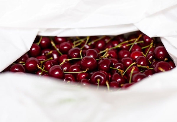Early Bird - 2kg Box of Fresh Central Otago Premium Quality Mr Henry Cherries Delivered to Your Door in time for Christmas or New Year's Eve from 20th December 2022 to 19th January 2023
