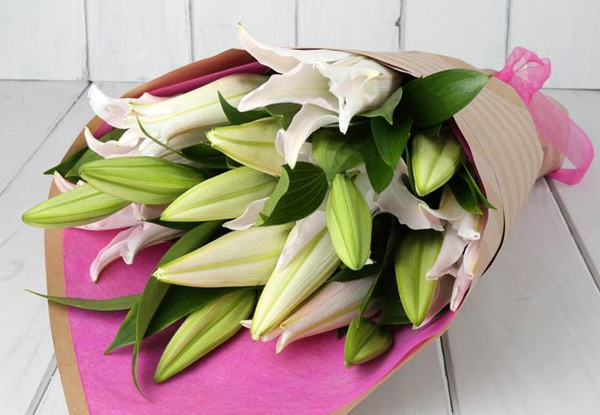 $50 Seasonal Flower Voucher incl. a Gift Card & Free Auckland Metro Delivery - Options for an $80 Voucher