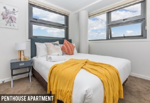 One-Night Auckland CBD Stay for Two People in a Single Studio Apartment with Balcony incl. Unlimited Wifi & Late Checkout - Option for Deluxe Studio Apartment with Balcony, or Penthouse Apartment with Balcony & to incl. Car Park