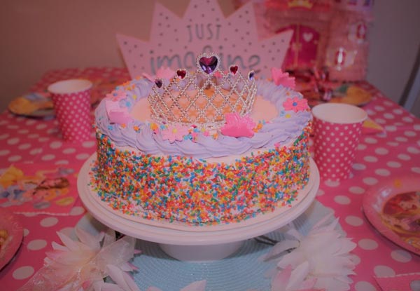 A Princess or Super Hero Birthday Party Package incl. Dessert Room Cake, Decorations, Live Princess or Super Hero & Party Favour Bags