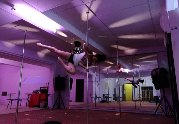 Four-Week Pole Dancing Beginners Course -
 Option for a Pole Fitness Beginners Course