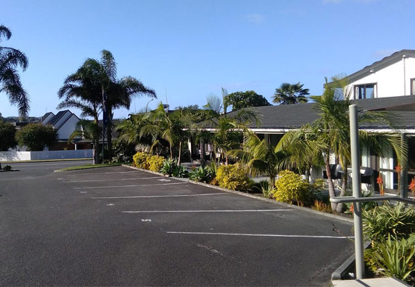 Two-Nights for Two People in a King Studio in Paihia Central - Option for Three-Nights or for Four People in a Two Bedroom Apartment