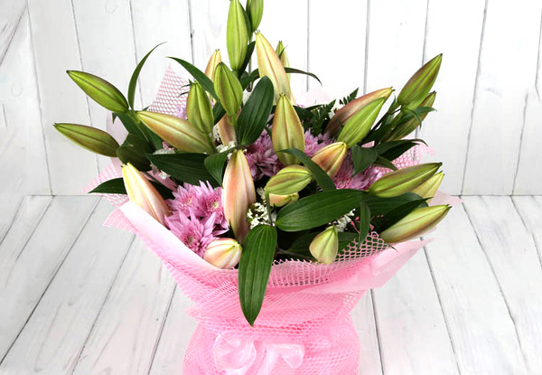 $50 Seasonal Flower Voucher incl. a Gift Card with Auckland Urban Delivery - Option for an $80 Voucher