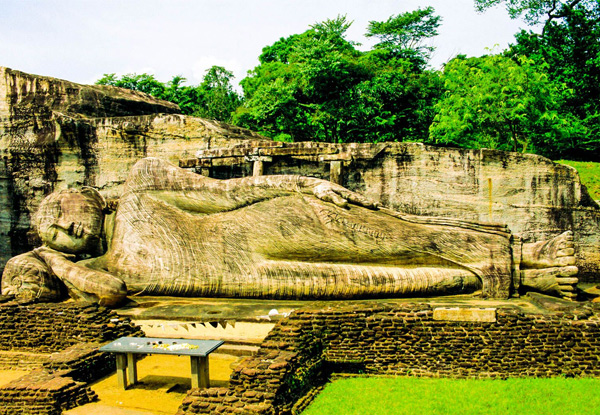 Discover Sri Lanka 13 Day Tour for Two People incl. Accommodation, Breakfasts, Transportation, Entrance Fees with English Speaking Tour Guide & More