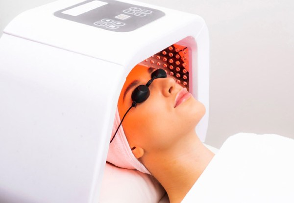 Diamond Microdermabrasion Facial Treatment incl. Mask & LED Light - Option to incl. Neck Treatment
